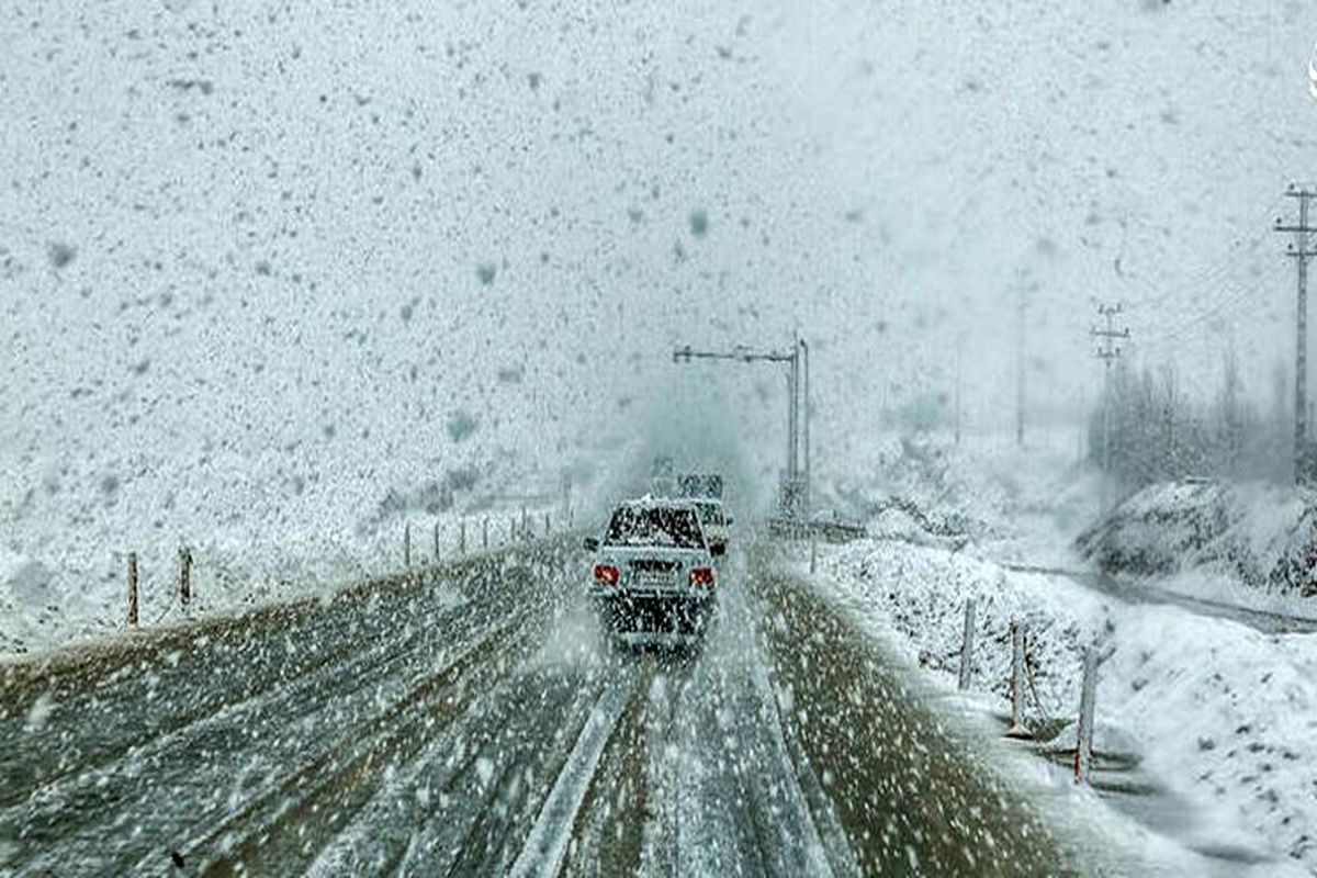 بارش برف و کولاک ۱۰۸ راه روستایی را در قزوین مسدود کرد