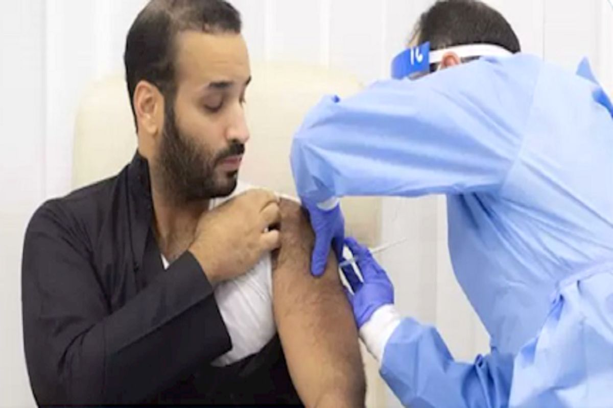 وحشت بن‌سلمان هنگام تزریق واکسن کرونا بهانه‌ای برای تمسخر او شد