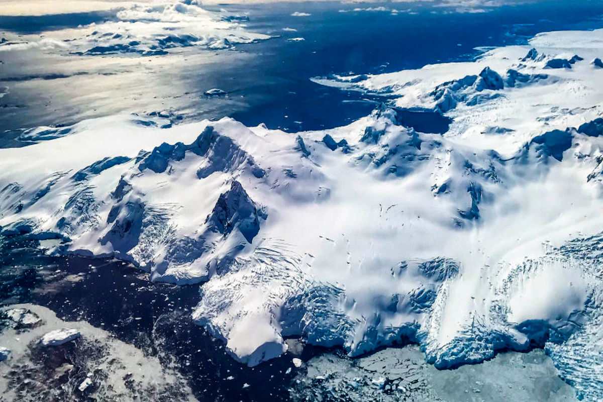 بزرگترین کوه یخی جهان به چهار قسمت تقسیم شد
