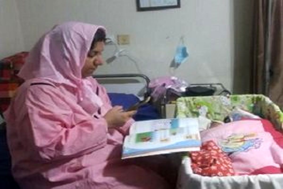 معلم خوزستانی ساعتی پس از به دنیا آوردن فرزندش تدریس را آغاز کرد
