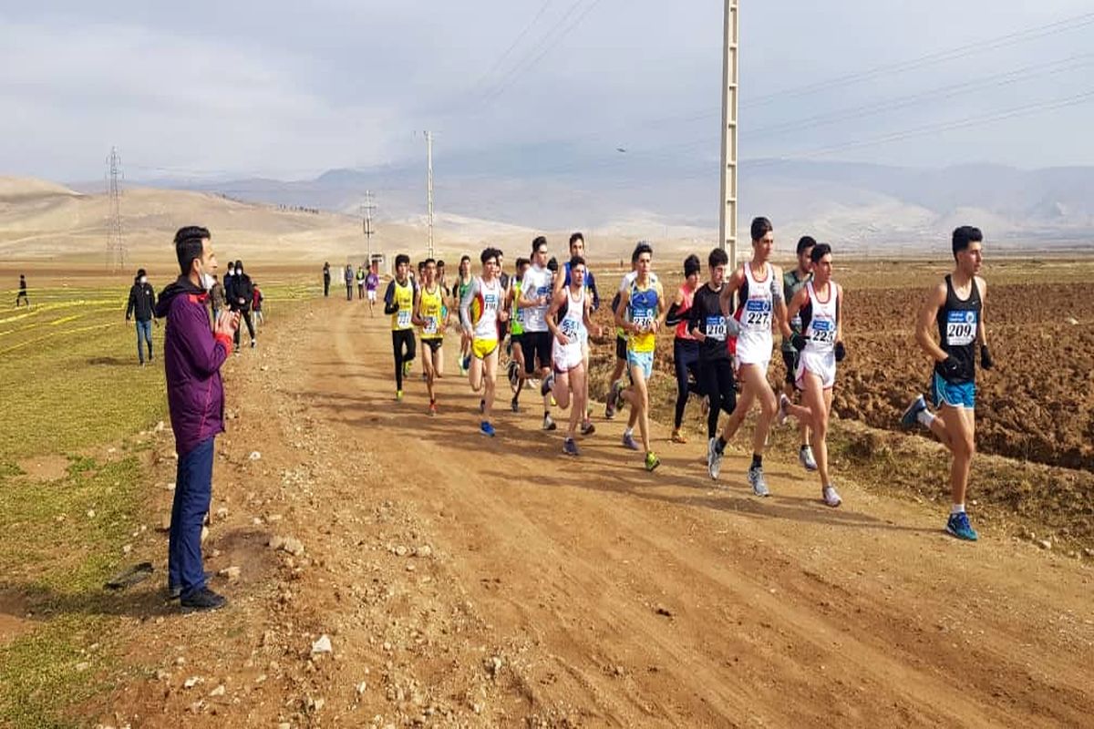 دونده های جوان اصفهانی قهرمان صحرانوردی کشور شدند
