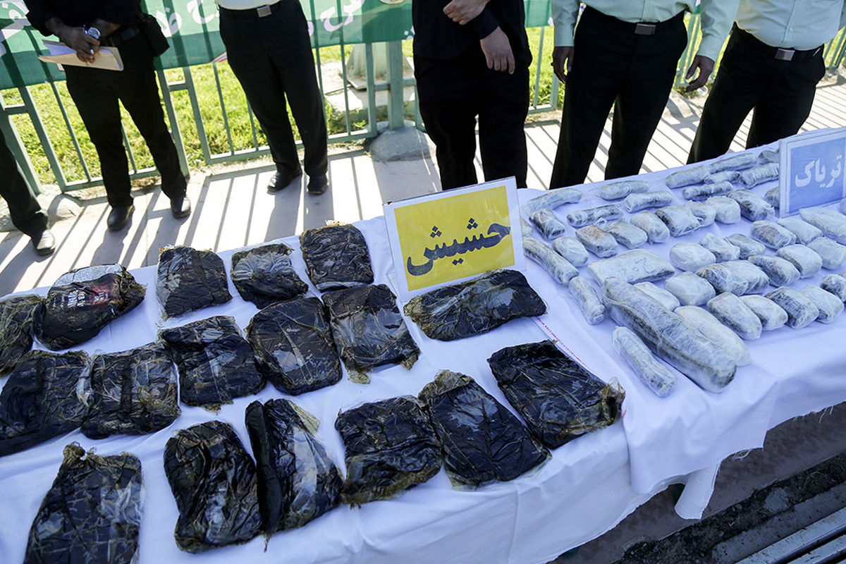 کشف ۵۳ کیلوگرم مواد مخدر از ۴ قاچاقچی