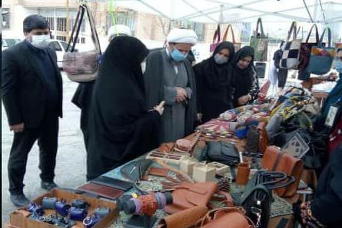 بازدید امام جمعه قرچک از نمایشگاه مجازی ونیمه حضوری صنایع دستی