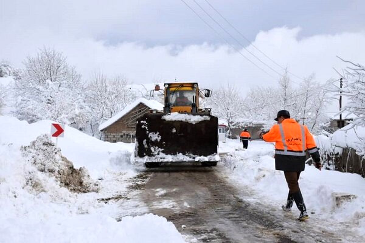 بارش برف و کولاک ۱۹۲راه روستایی را در قزوین مسدود کرد