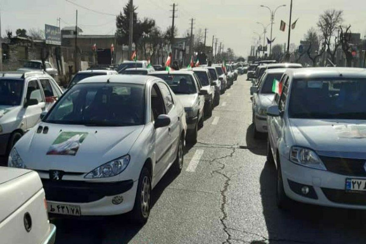 البرزی ها جشن پیروزی انقلاب اسلامی را شکوهمندانه برگزار کردند
