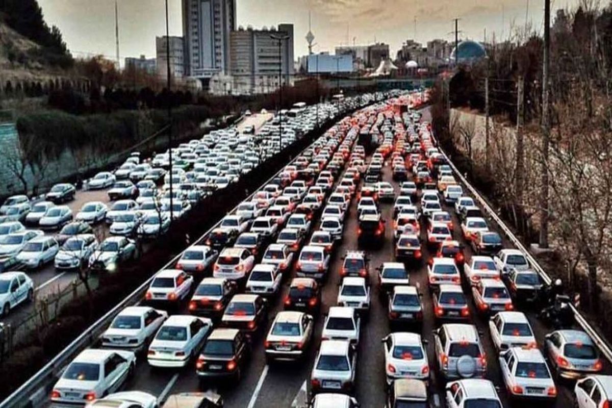معابر بزرگراهی و اصلی تهران زیر بار ترافیک سنگین