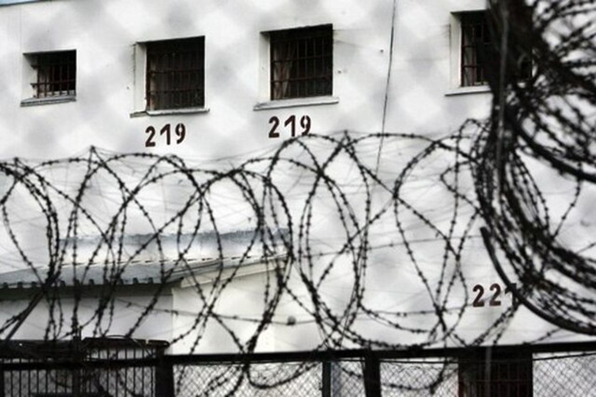 نیمی از زندانیان و پرسنل یک زندان کرونا گرفتند