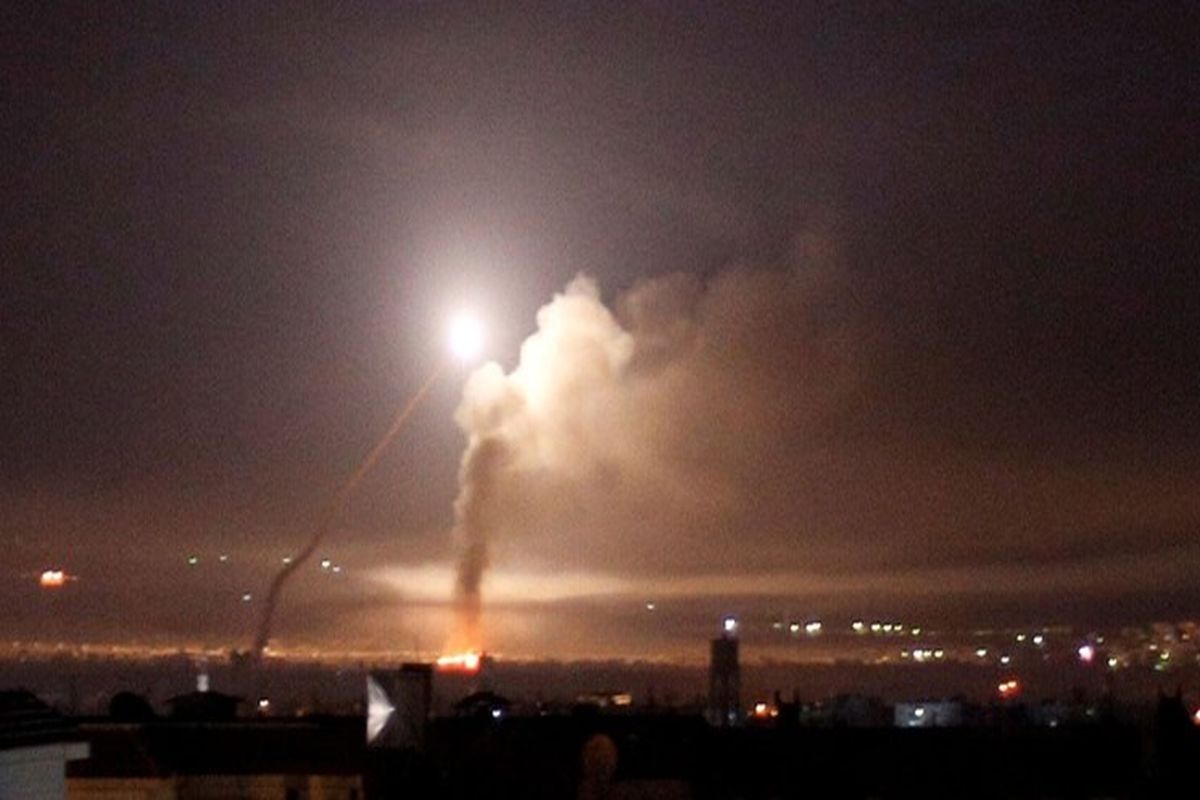 حمله هوایی اسرائیل به پایتخت سوریه/پدافند هوایی با اهداف متجاوز مقابله کرد+فیلم