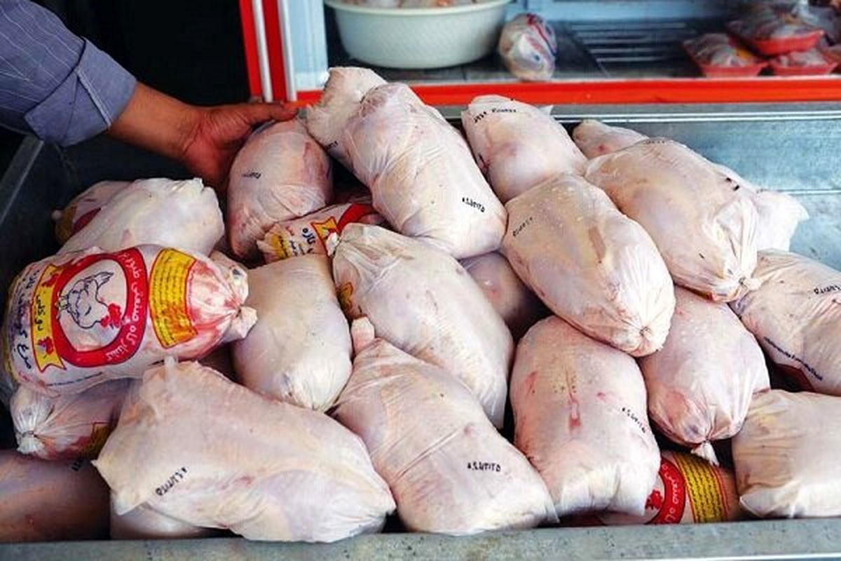 توزیع هزار تن مرغ منجمد در بازار استان قم