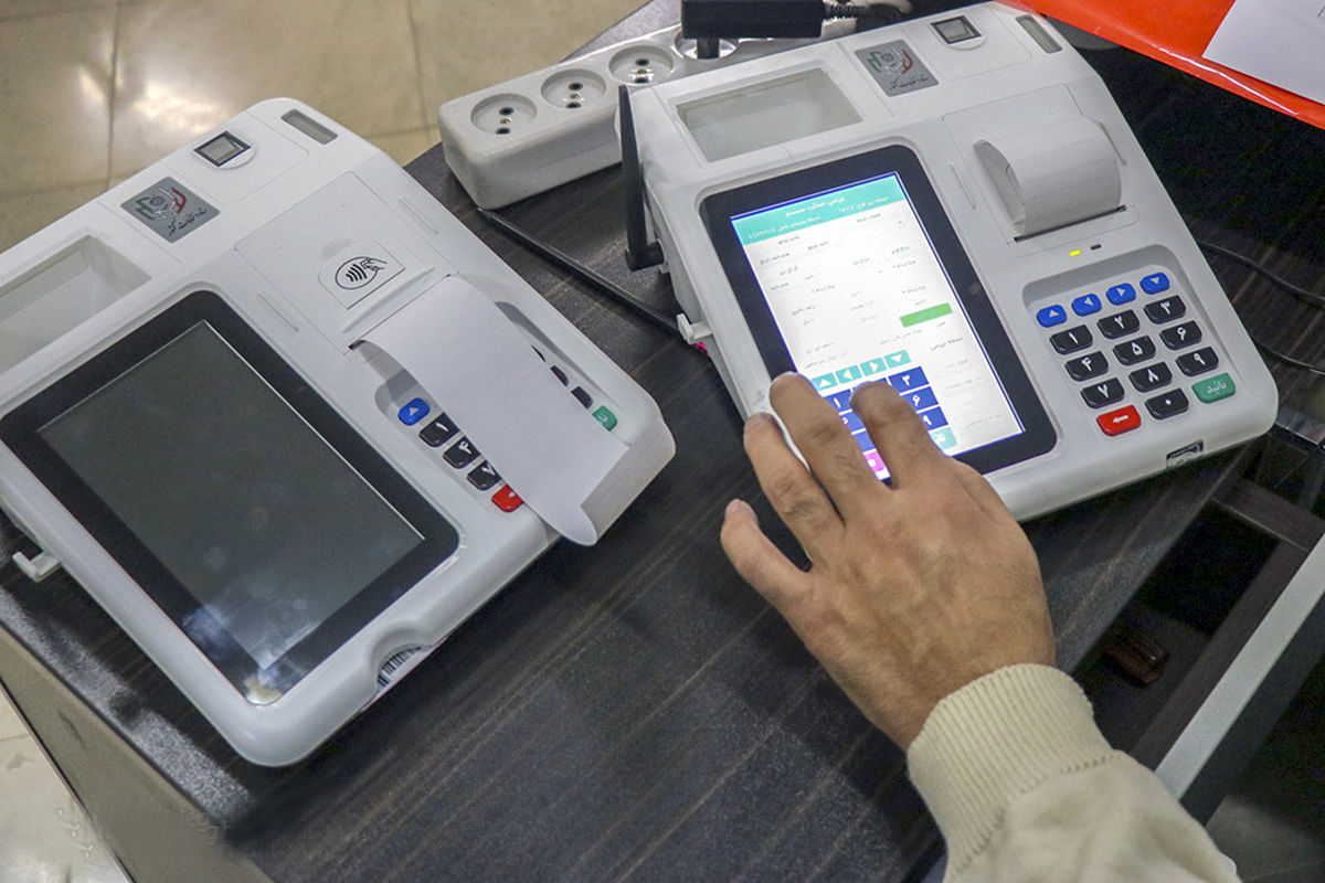 یک هزار و ۵۱۶ دستگاه احراز هویت برای انتخابات ۱۴۰۰ همدان پیش‌بینی شد
