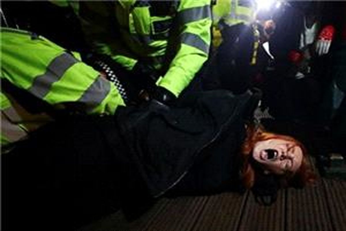 ادامه اعتراضات به رفتار پلیس انگلیس با زنان