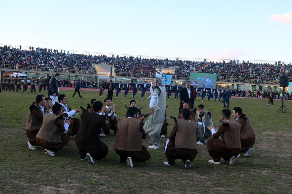 ضبط ویژه برنامه جشن نوروز ۱۴۰۰ در بوستان ۲۰ هکتاری کوچک ره ش سنندج