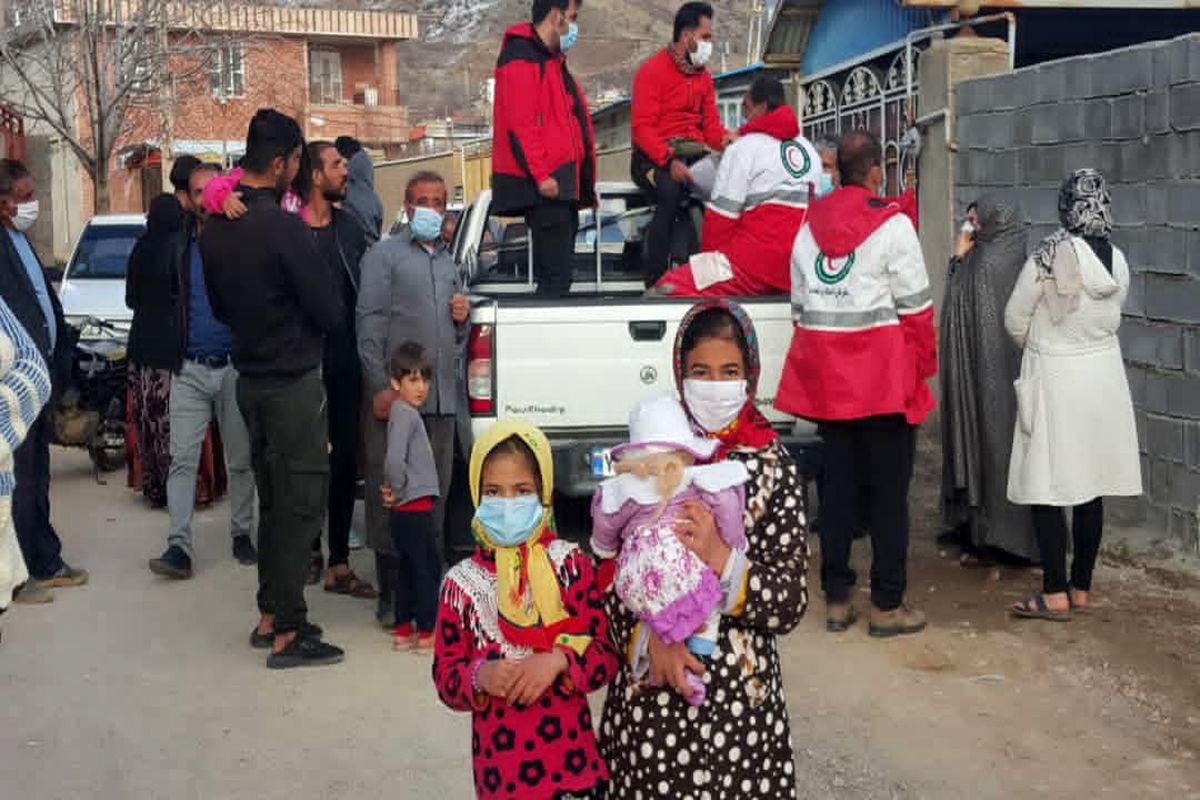 خدمات رسانی ۴۰ تیم جمعیت هلال احمر در منطقه زلزله زده شهر سی سخت