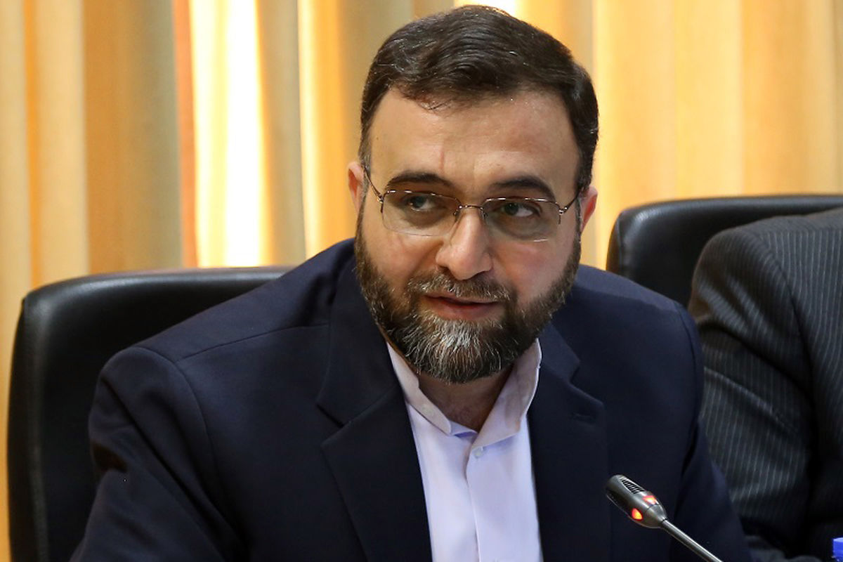 اکران بنرهایی با موضوع بیانات رهبر انقلاب درباره انتخابات و اقتدار کشور