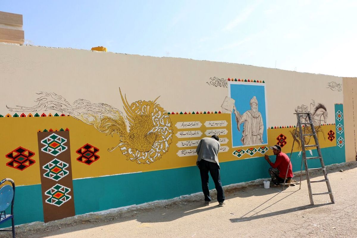 دیوارهای تهران با نقش ۴۵ هنرمند مزین می شود