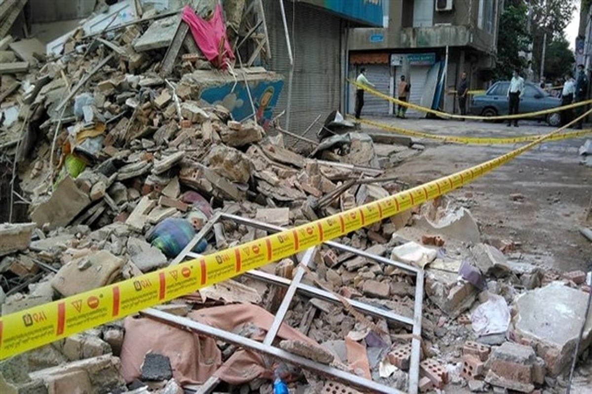 ریزش هولناک ساختمان متروکه در کرمانشاه/ یک نفر جان باخت