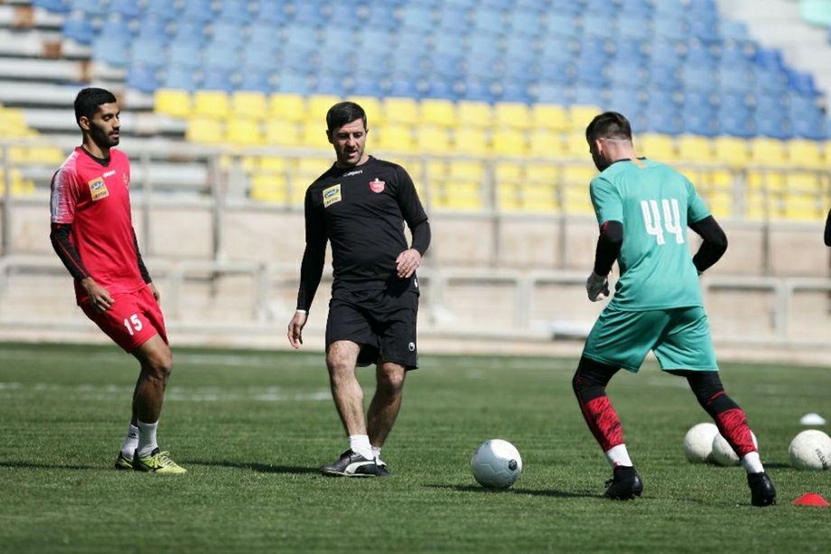 ضربه سر کریم باقری بالاتر از همه پرسپولیسی‌ها+عکس