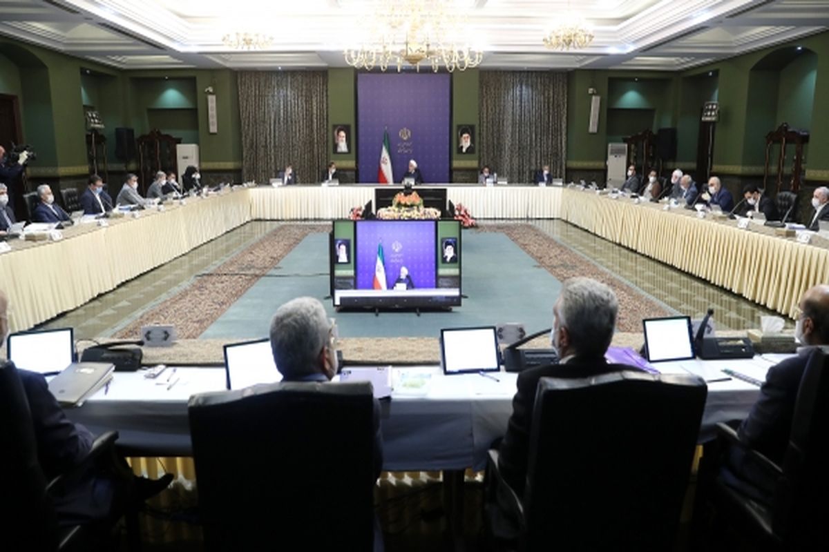 تقدیر روحانی از تلاش کادر پزشکی و تولیدگران کشور/ گزارش وزیر بهداشت از توانمندی دستگاه های صنعتی کشور در تولید تجهیزات پزشکی برای مقابله با کرونا