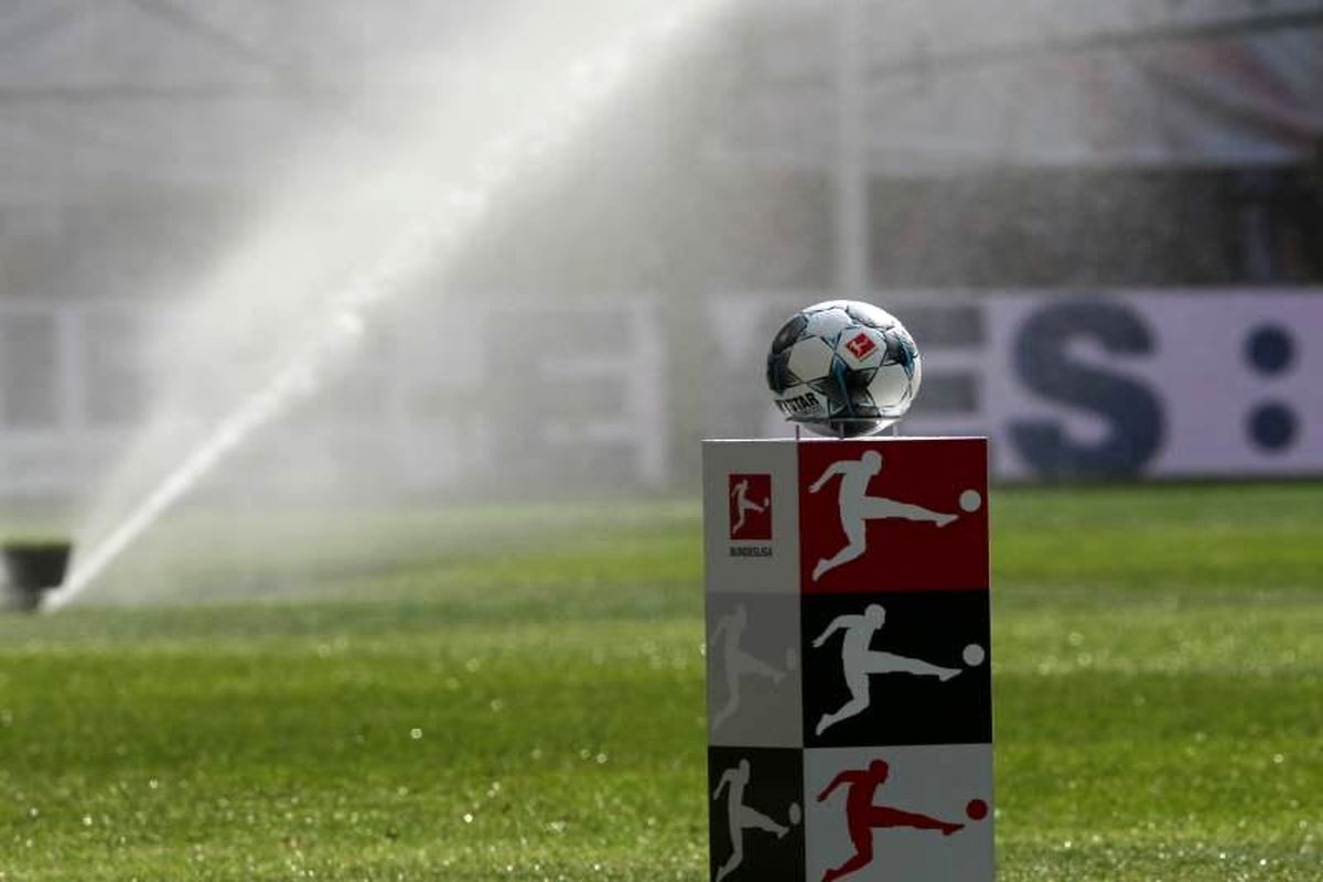 مرکل با آغاز بوندسلیگا موافقت کرد