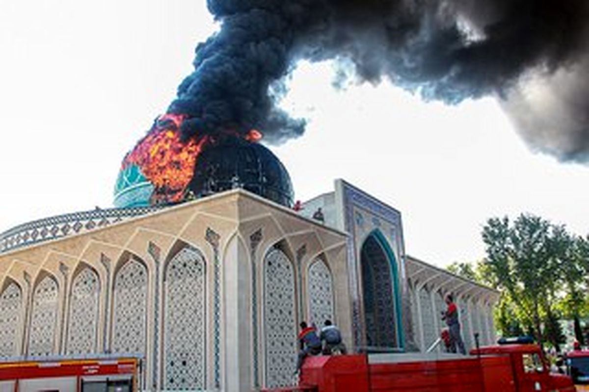 جزئیات آتش سوزی مهیب در گنبد مسجد مالک اشتر ستاد ناجا