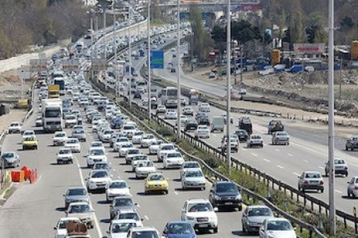 ترافیک نیمه سنگین  در آزادراه کرج-تهران