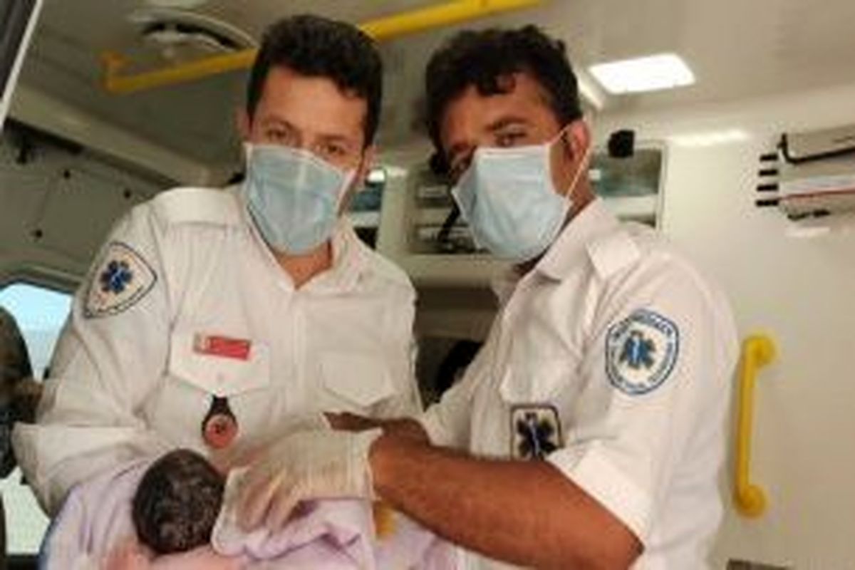 نوزاد عجول چرامی در آمبولانس به دنیا آمد
