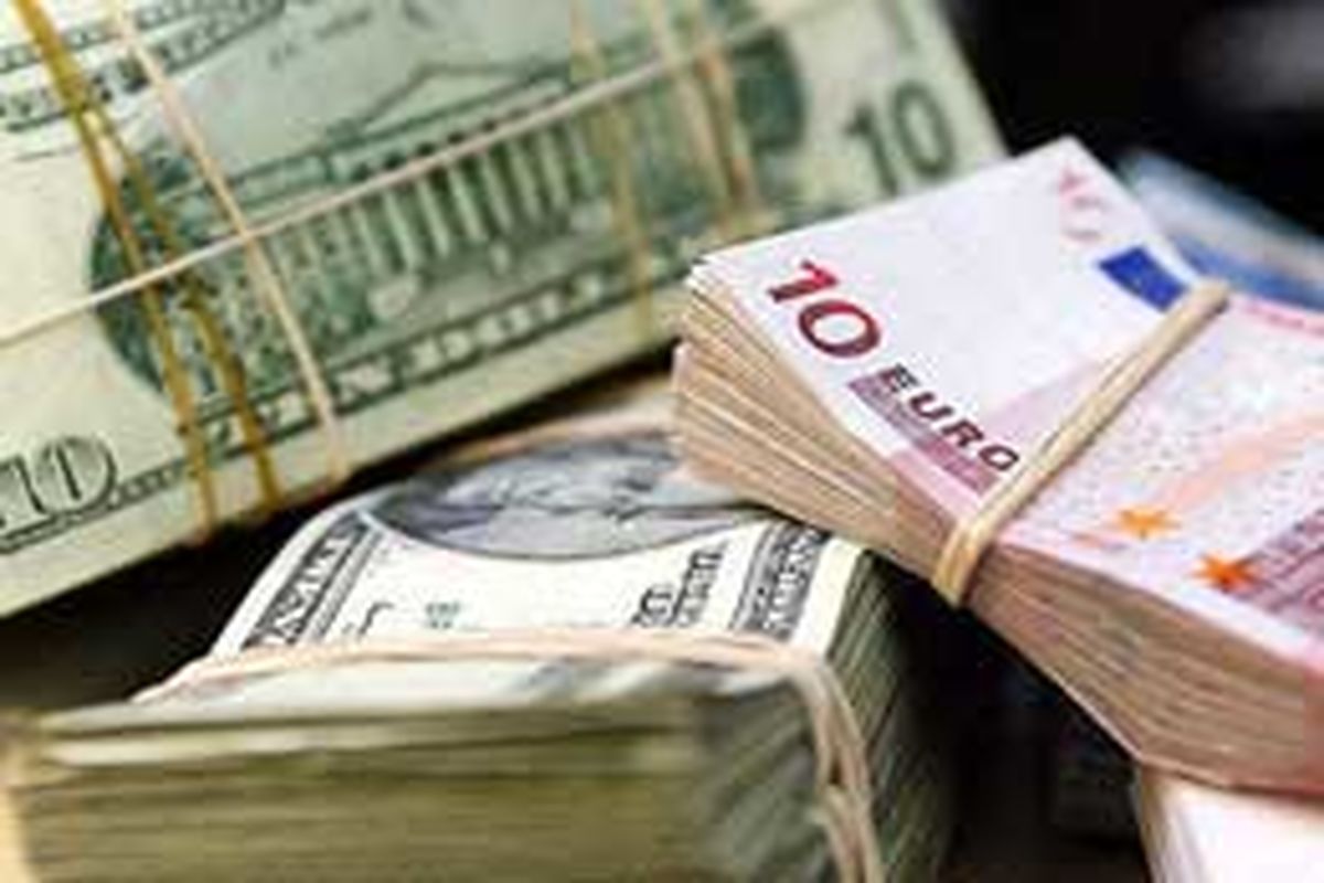 نرخ ارز در صرافی ملی ۱۰۰ تومان گران شد/یورو ۱۸ هزار تومانی شد