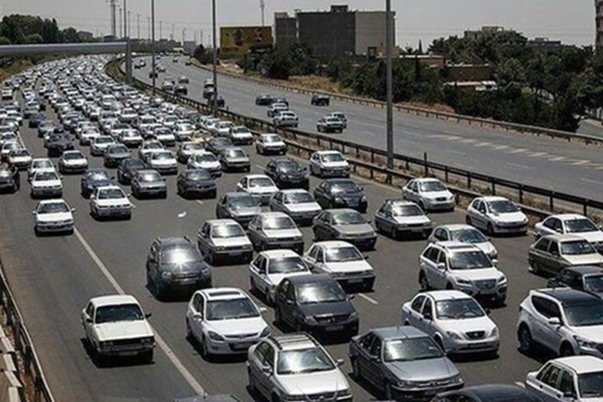 آزادراه قزوین_کرج-تهران همچنان پر ترافیک