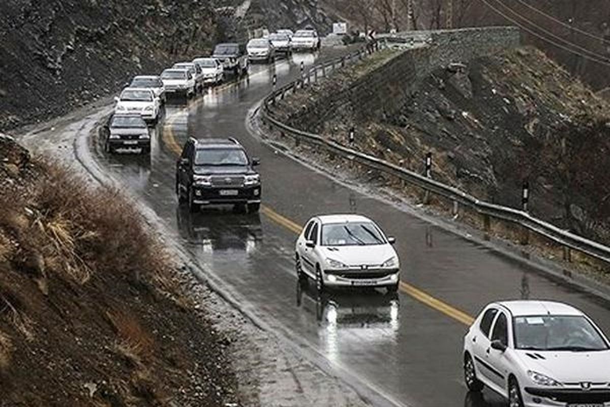 جاده‌هایی که امروز بارانی است