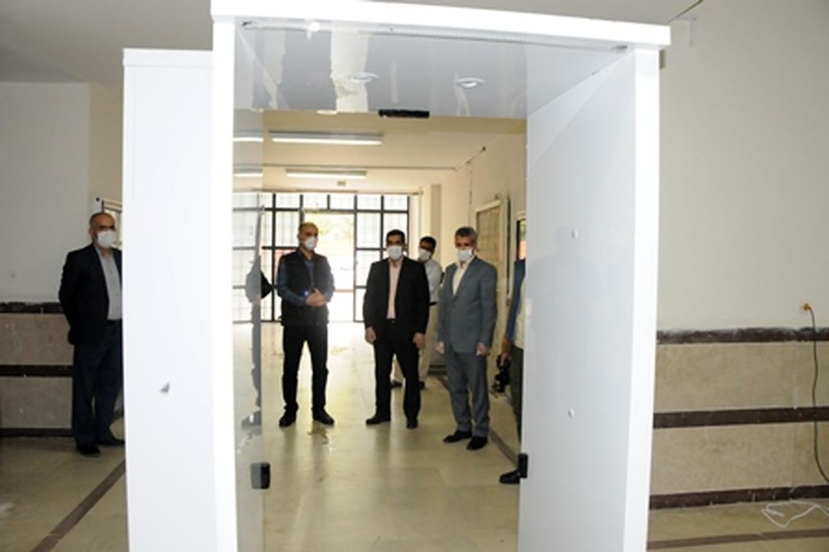 دستگاه کنترلر تب سنج و ضدعفونی کننده هوشمند بدن در دانشگاه آزاد خرم آباد