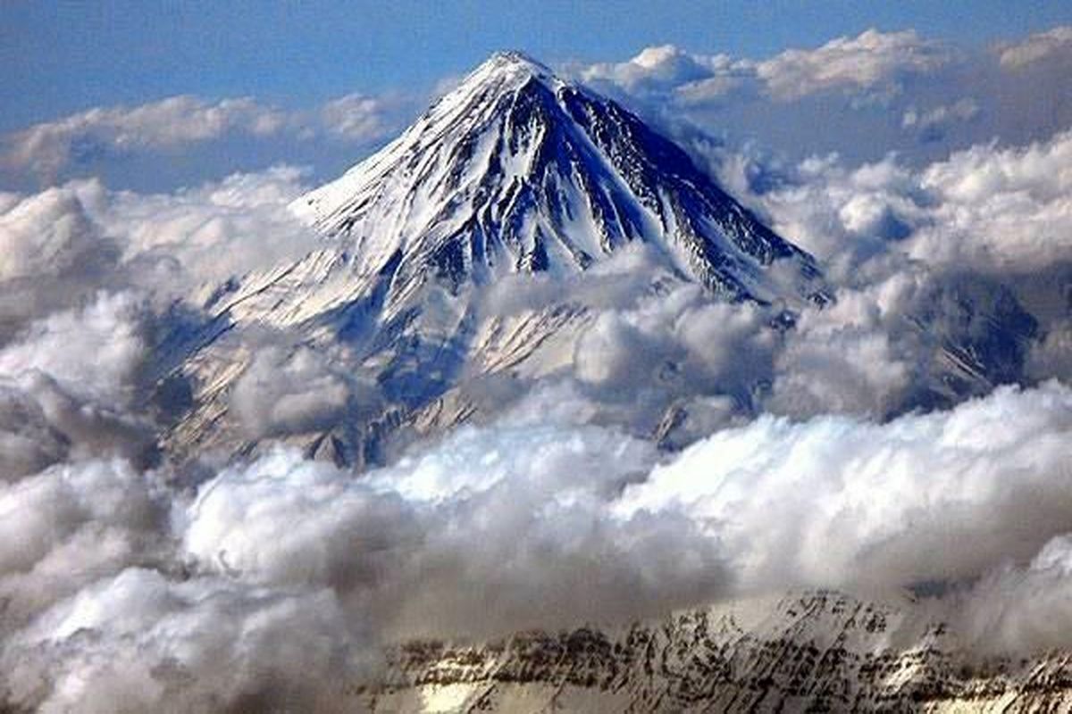 فرزندخوانده‌ای به نام دماوند/ زباله‌های مرتفع‌ترین قله ایران، اعتراض کوهنوردان را برانگیخت
