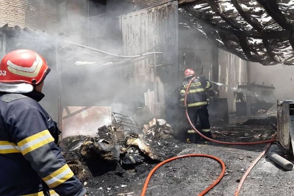 آتش سوزی گسترده در ورامین مهار شد