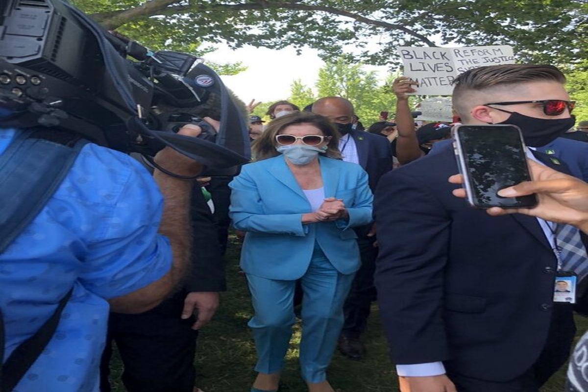 نانسی پلوسی هم به جمع معترضان پیوست