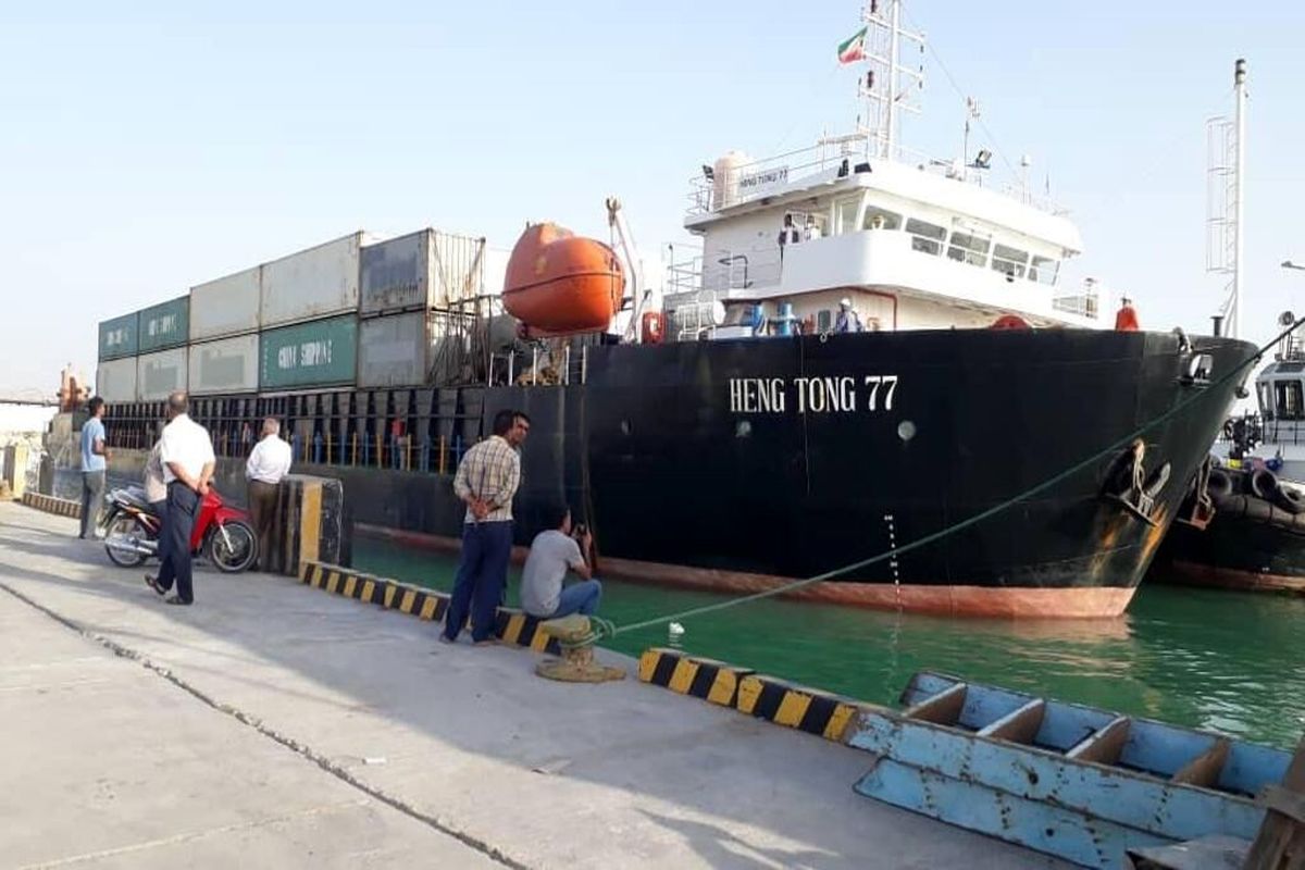 لحظه غرق شدن کشتی ایرانی در آب های عراق + فیلم