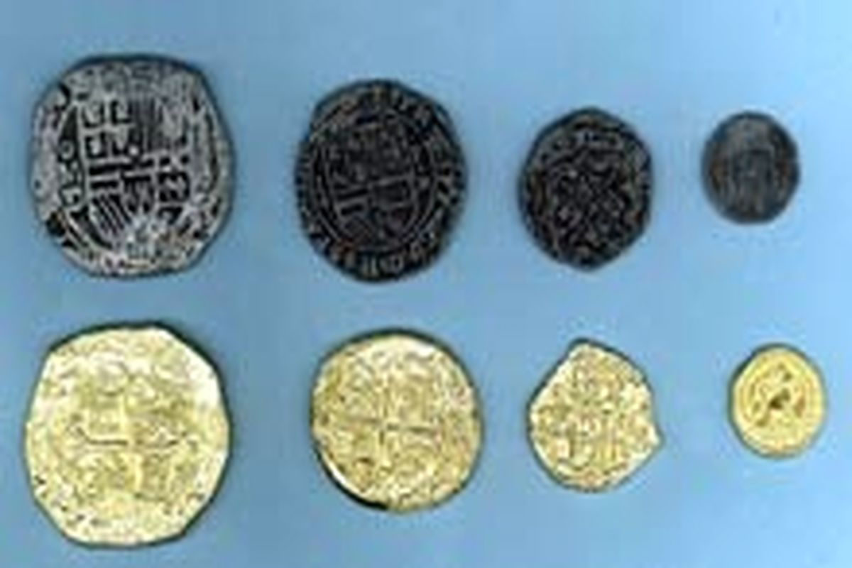 کشف سکه های سامانی و ایلمایی در جهرم