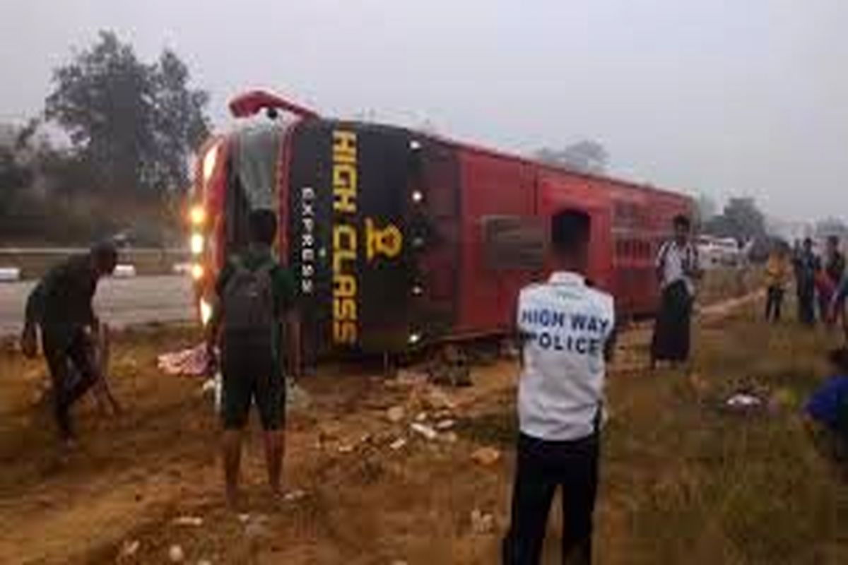 تصادف مرگبار اتوبوس ۱۶ کشته و زخمی بر جای گذاشت