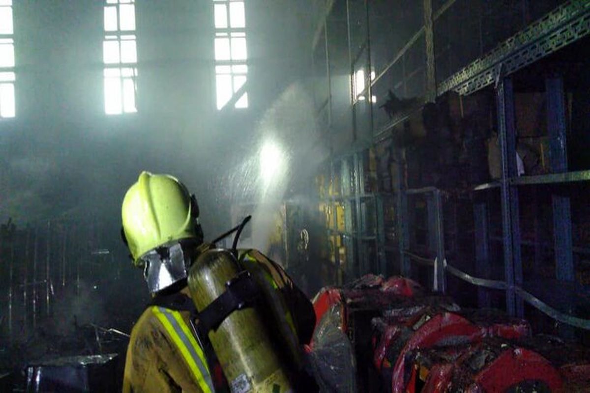 آتش سوزی گسترده در یک مرکز تجاری تهران/انفجار در طبقه سوم مجتمع تجاری