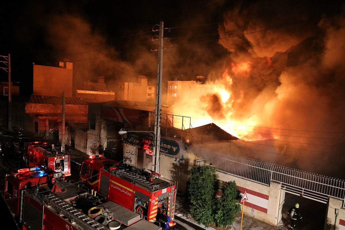 جزئیات آتش سوزی مهیب در کارخانه شهرک صنعتی اشترجان