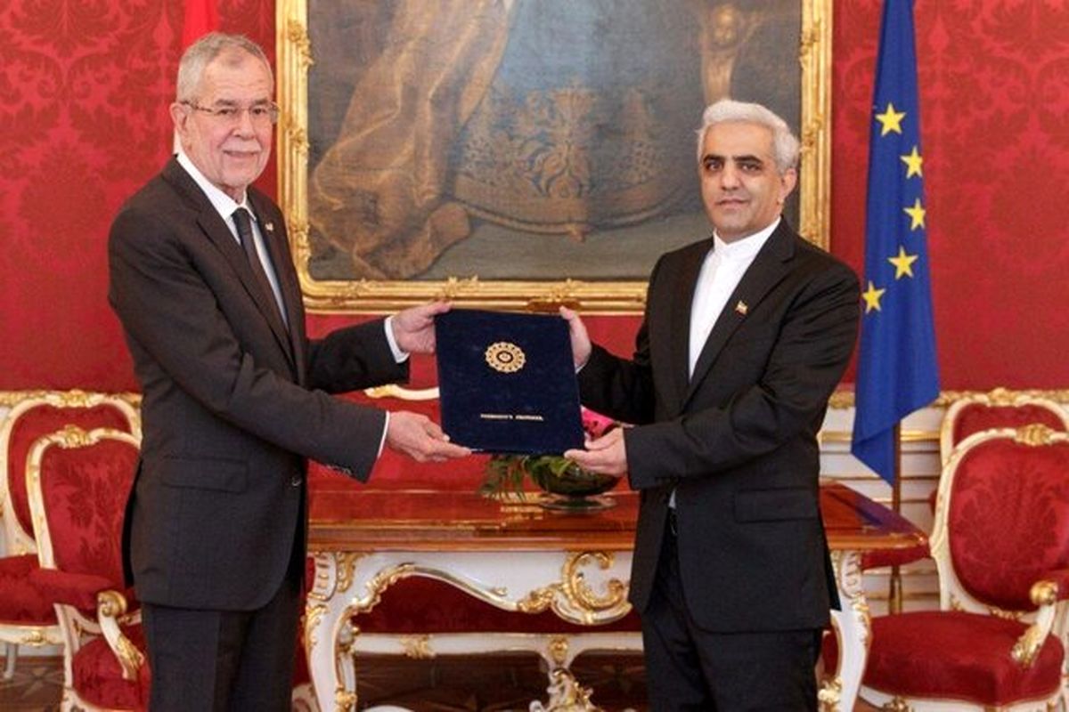 سفیر  ایران استوارنامه‌اش را تقدیم رئیس جمهور اتریش کرد