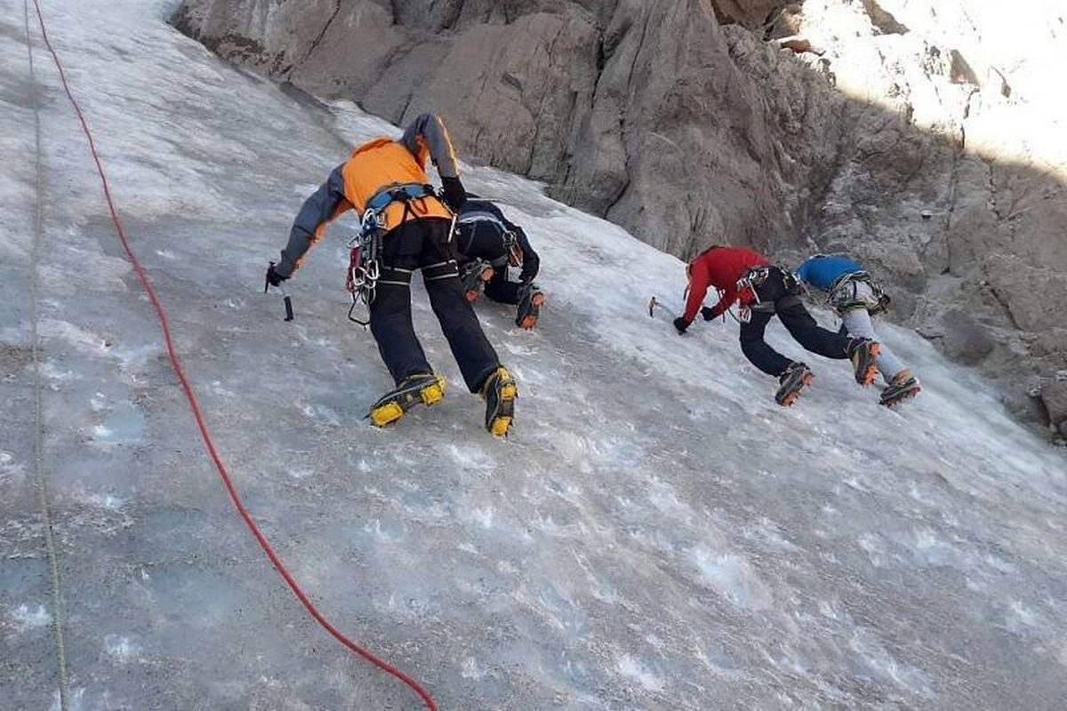 قبولی ۳ کوهنورد خوزستانی در آزمون ورودی مربیگری درجه ۳ برف و یخ کشور