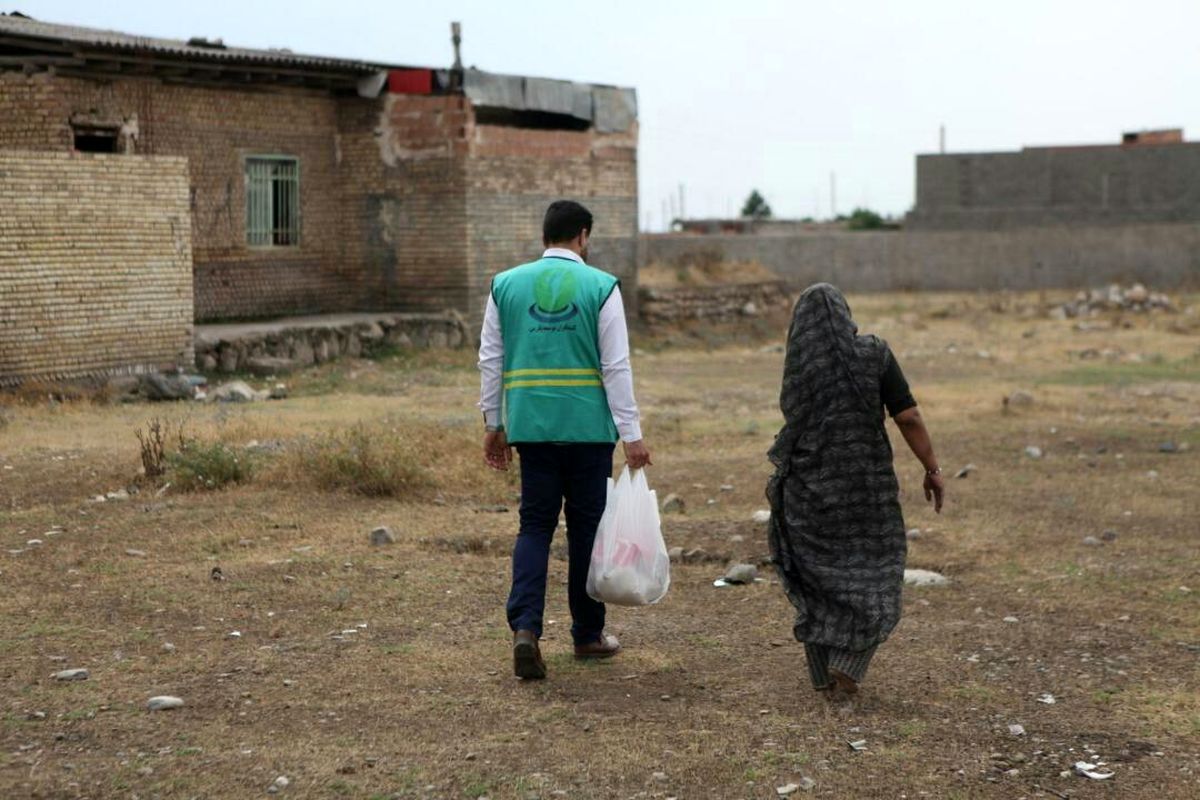 توزیع بیش از ۴۰ هزار بسته معیشتی و بهداشتی