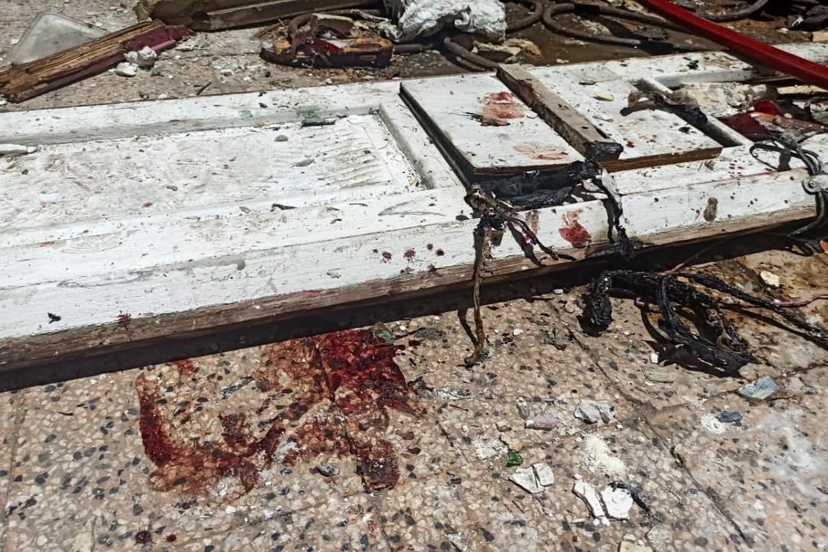 مصدومیت ۵ زن در حادثه انفجار کارگاه خیاطی خیابان نظامی اهواز/حال دو نفر وخیم است+ببینید