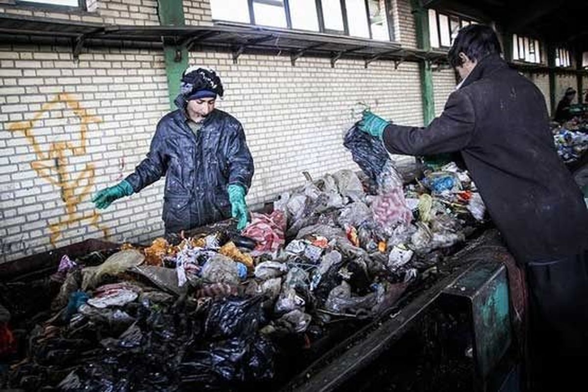 پیمانکار تفکیک زباله  کرج مورد پیگرد قانونی قرار گیرد