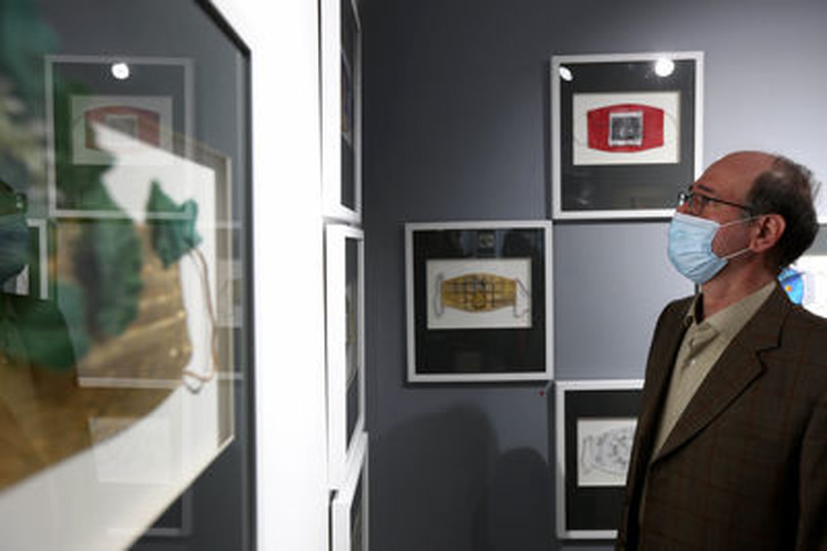 تلاش هنرمندان در ایام کر‌ونا برای آگاهی عمومی جامعه ستودنی است / بازدید مشاور وزیر ارشاد از نمایشگاه "ماسک بزن"