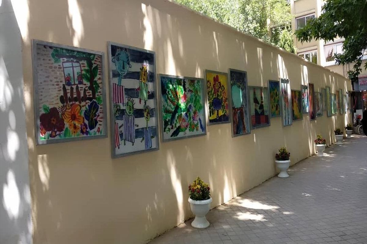 نصب ۲۰ اثر خلق شده هنرمندان معلول در خیابان فردوسی اصفهان
