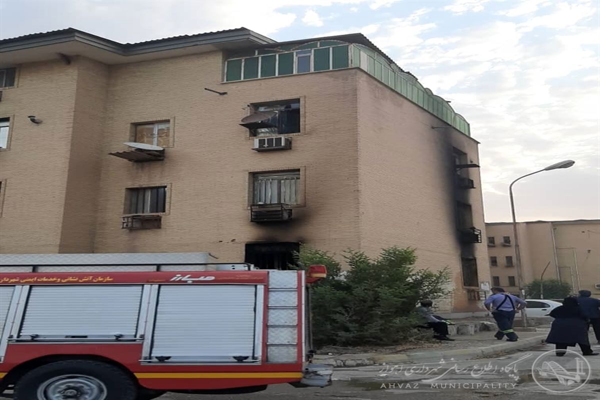 عملیات ناجیان ۱۲۵ برای مهار آتش در منزل مسکونی