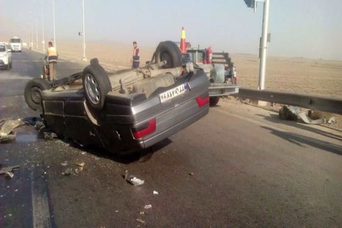 واژگونی وحشتناک خودرو پژو در آزاد راه تهران - کرج