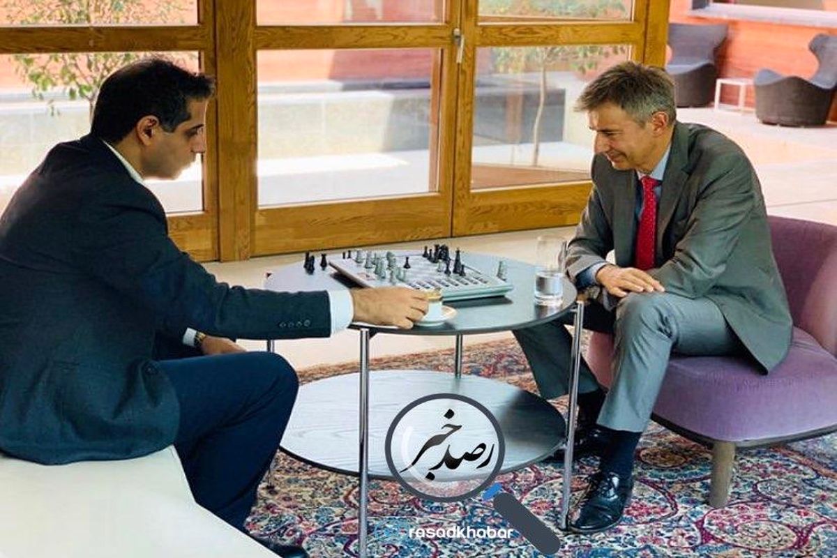 بازى شطرنج سفیر سوئیس در ایران با استاد بزرگ شطرنج ایران/ ببینید