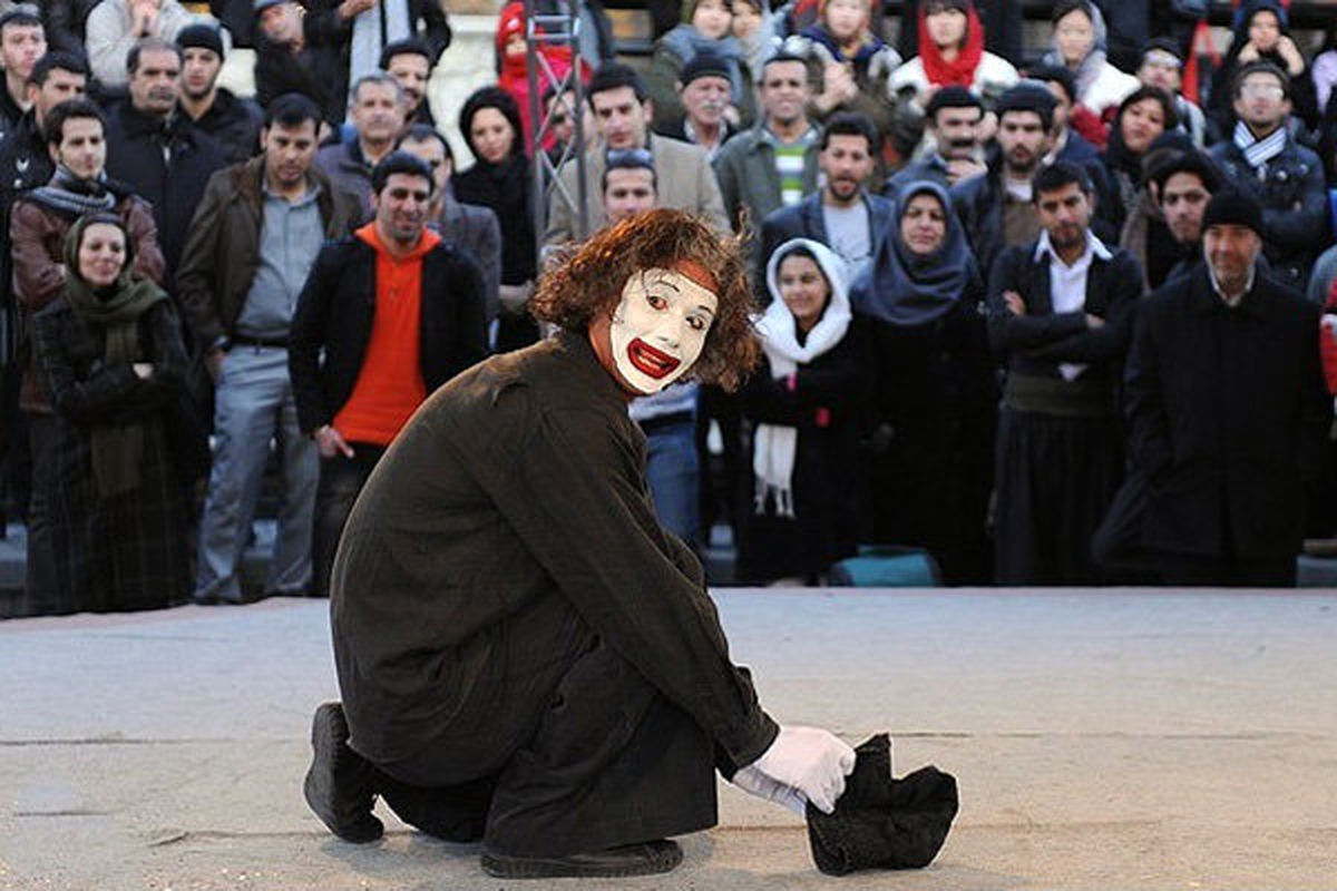 اجرای تئاترهای خیابانی با شعار «نه به اعتیاد»