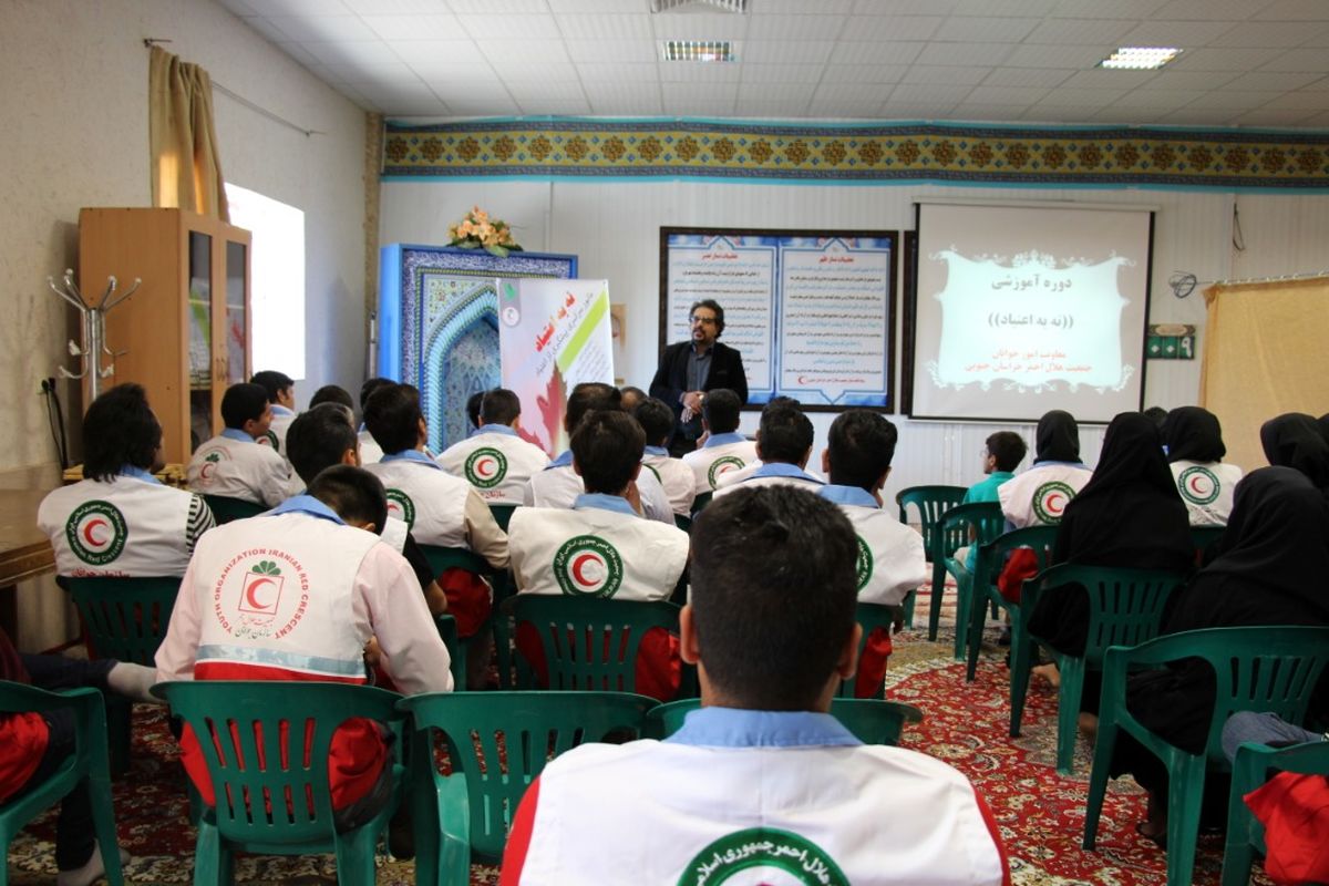 آموزش ۷۰ تسهیلگر برای مبارزه با آسیب های اجتماعی در خراسان جنوبی